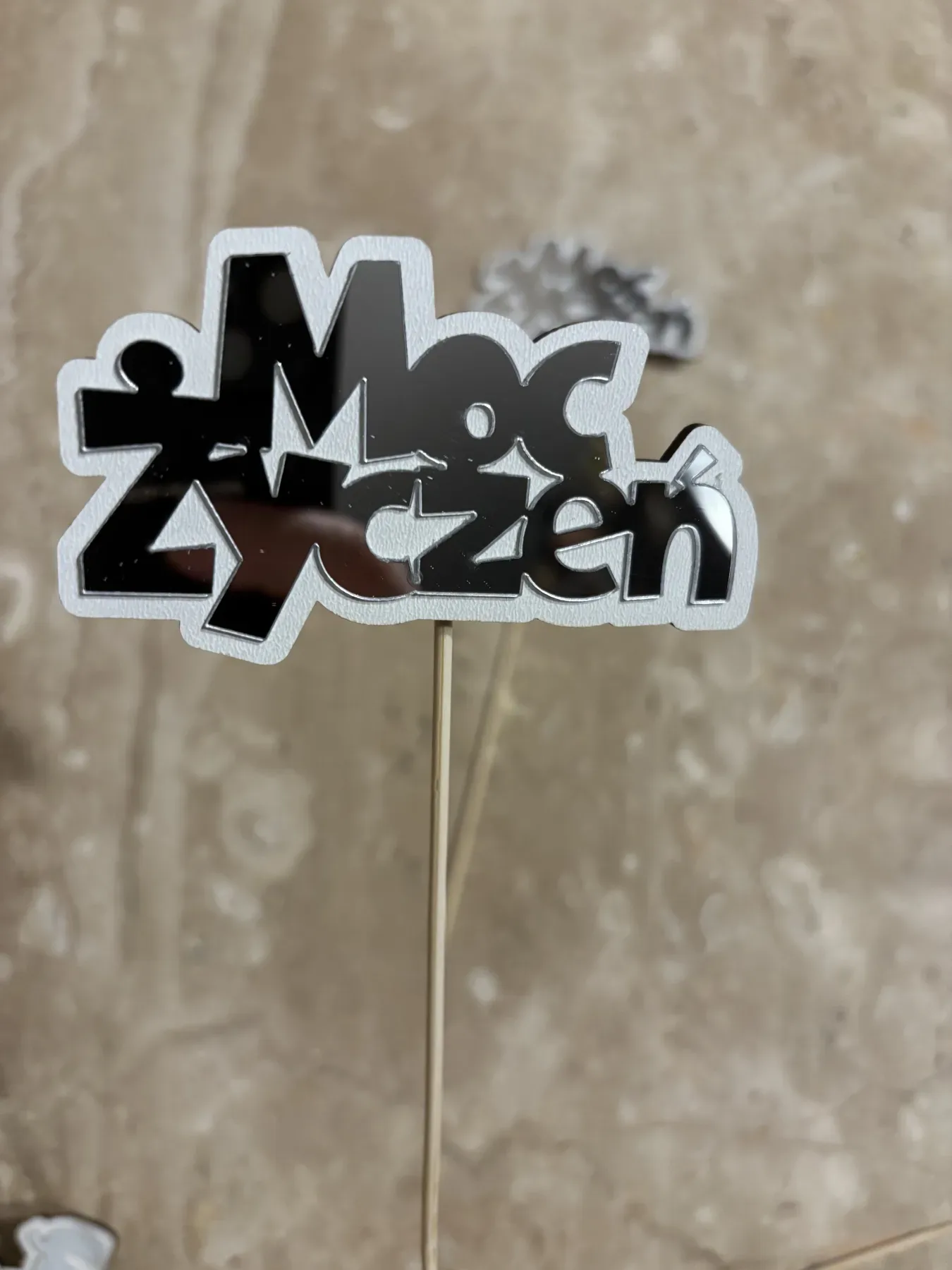 Topper plexi MOC ŻYCZEŃ srebrny
